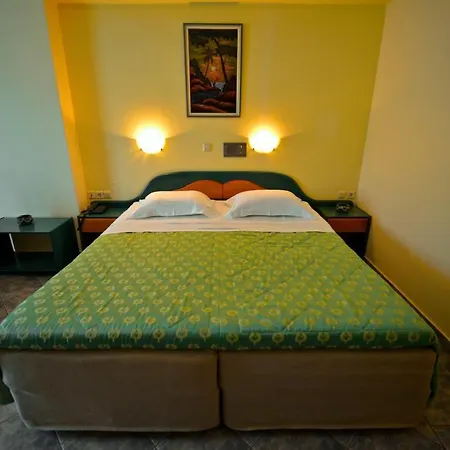 Odeon Aparthotel 3*